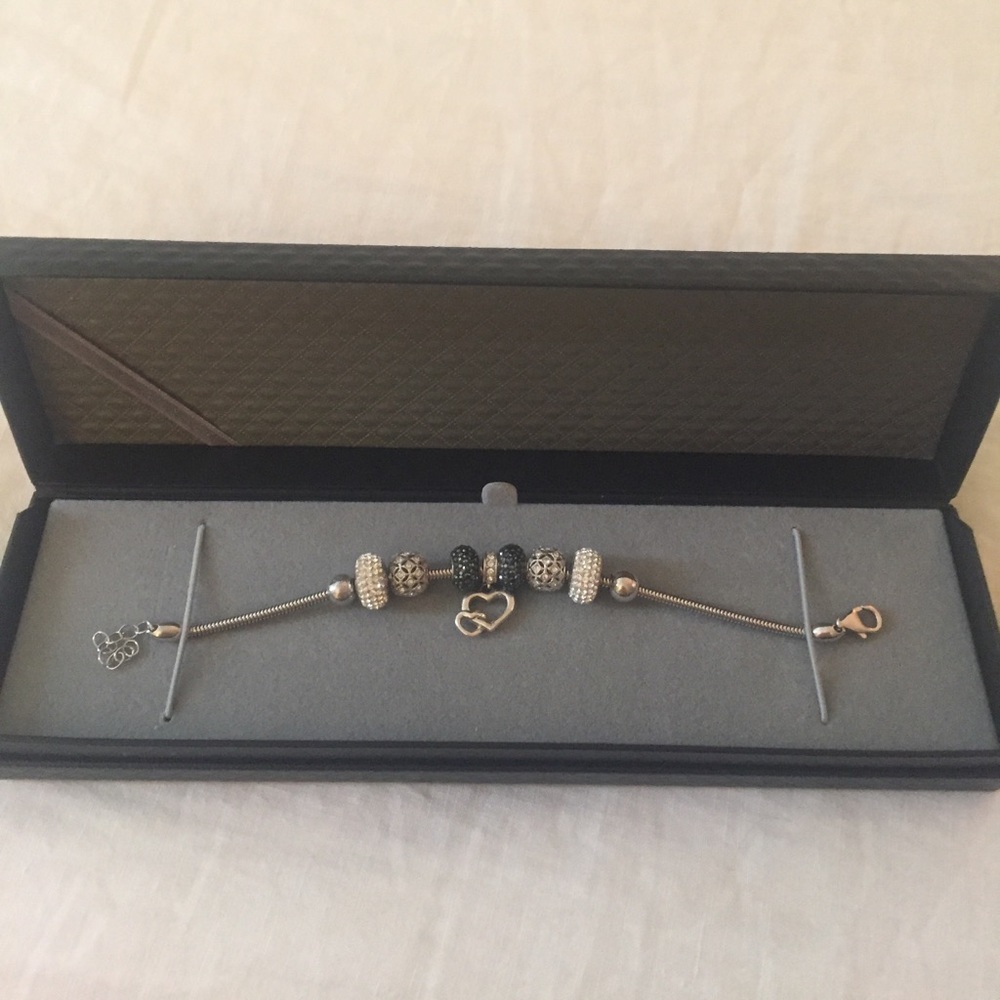 Fiora bracelet with Swarovski charms